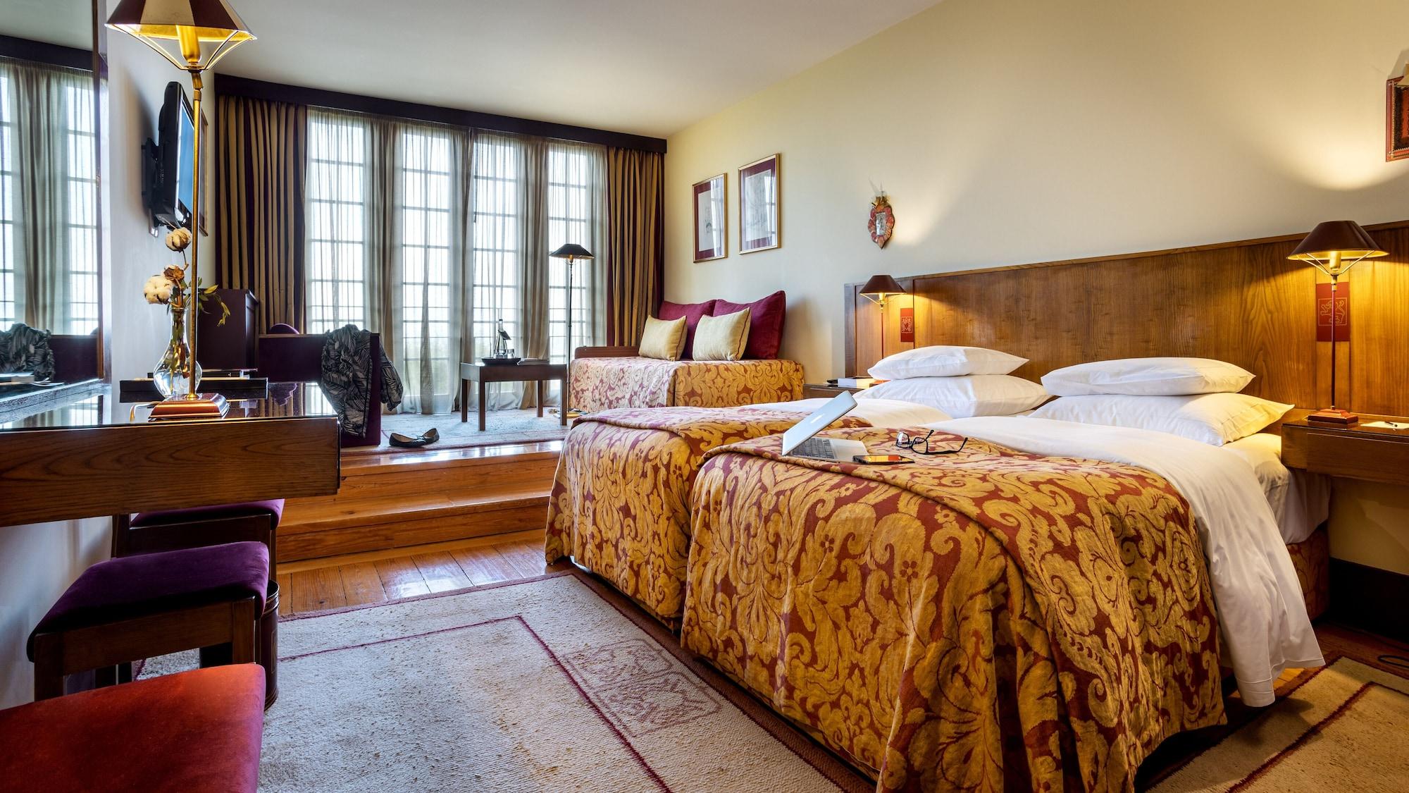 Pousada Mosteiro De Guimaraes Bagian luar foto A room at the hotel