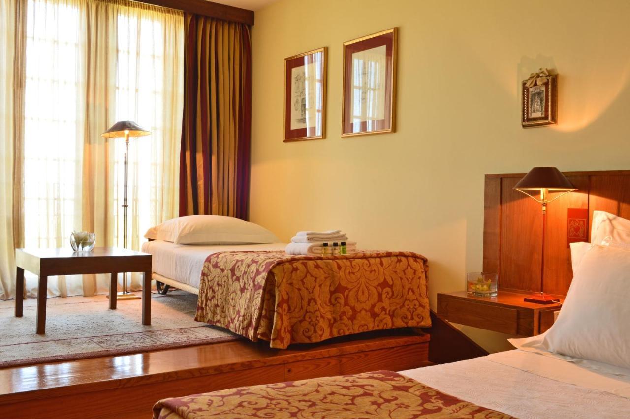Pousada Mosteiro De Guimaraes Bagian luar foto A room at the hotel