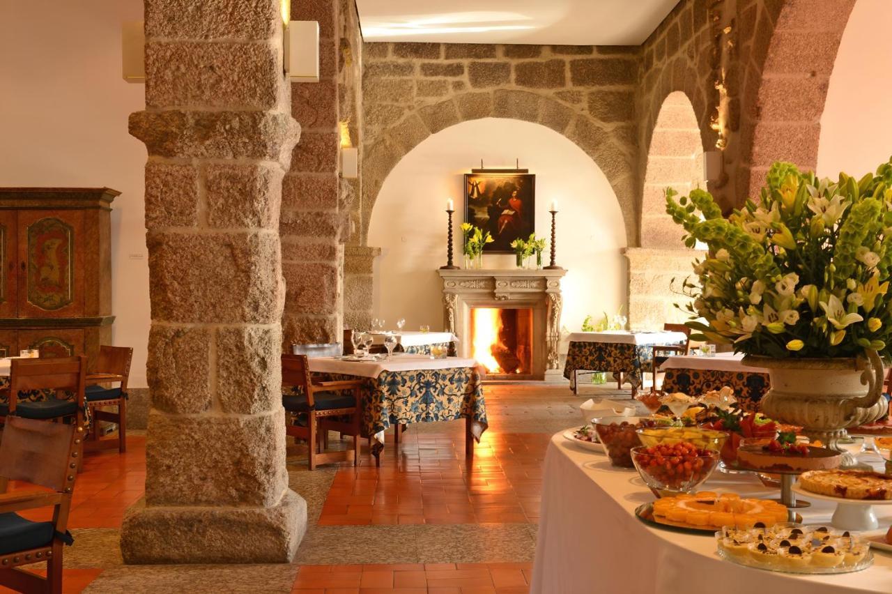 Pousada Mosteiro De Guimaraes Bagian luar foto Restaurant in the hotel