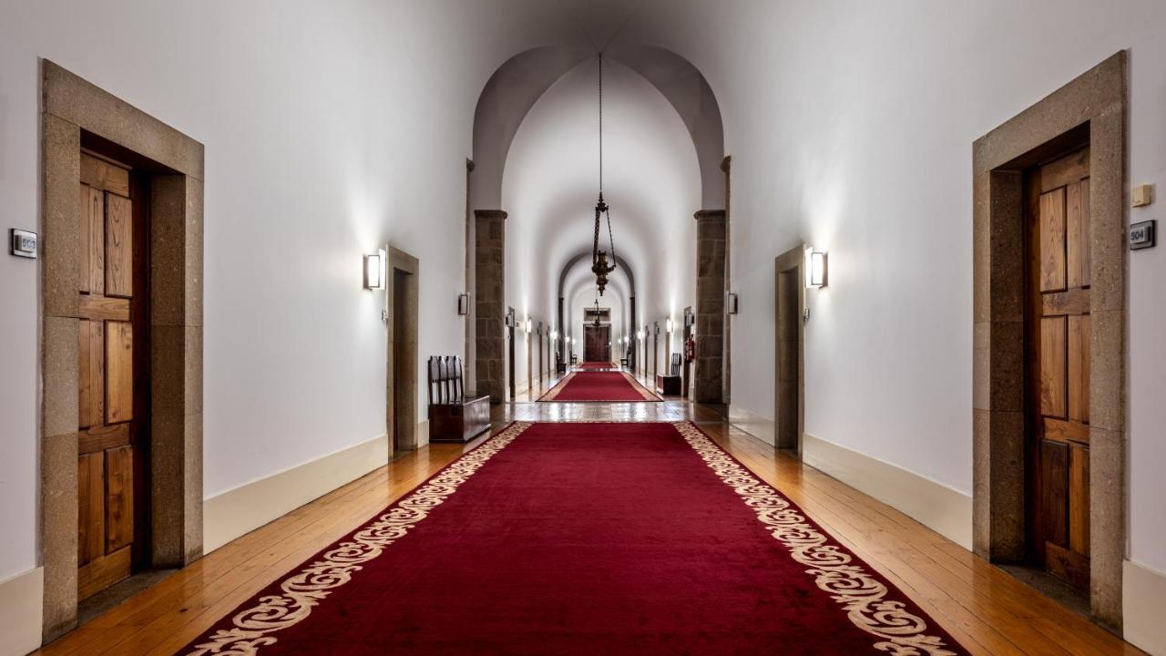 Pousada Mosteiro De Guimaraes Bagian luar foto The corridor of the Presidential Palace
