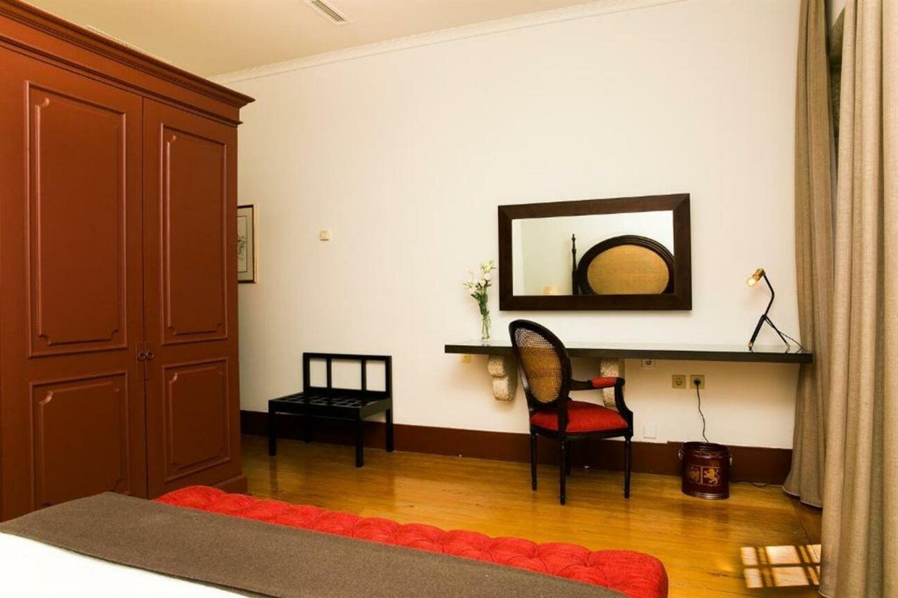 Pousada Mosteiro De Guimaraes Bagian luar foto A room at the hotel